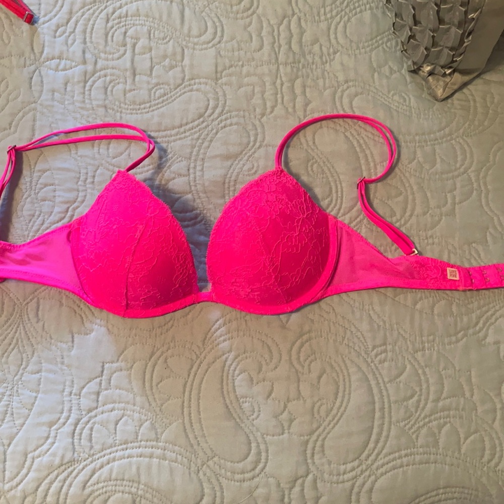 Victoria’s Secret bra 32D